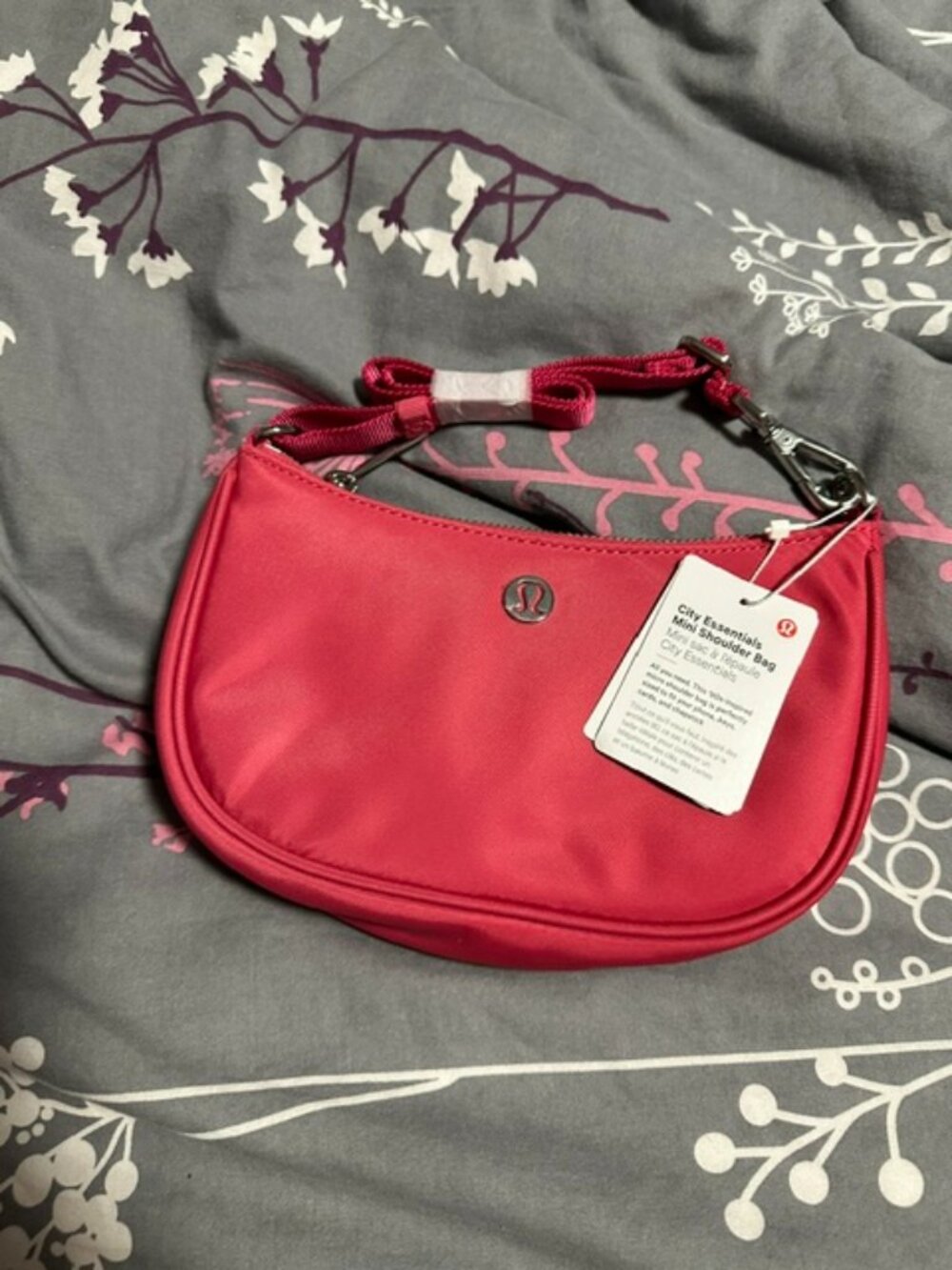 NWT LUlulemon City essentials purse